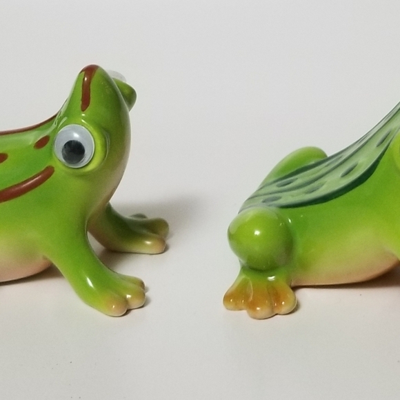 Unique, decorative Frog salt and pepper shakers - Picture 5 of 7